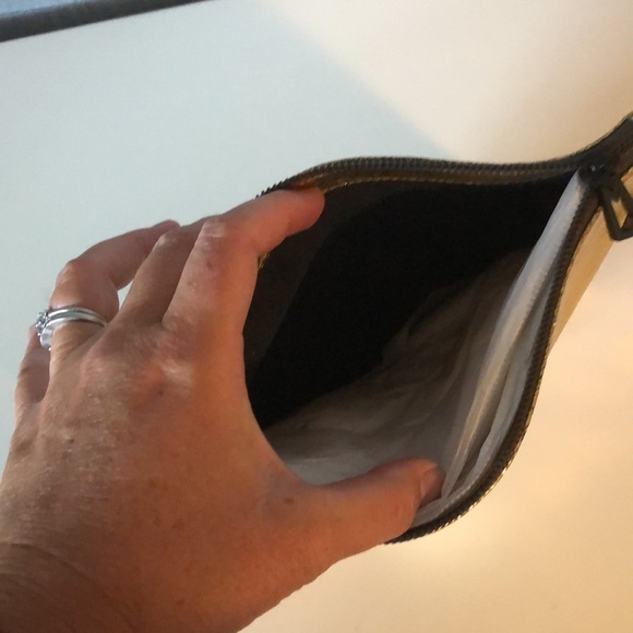 MARC JACOBS gold metallic clutch - Picture 3 of 7